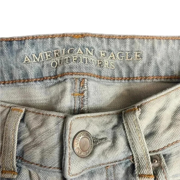 American Eagle Outfitters Women’s Boy Crop Light Washed Button Fly Jeans size 6 - Picture 4 of 13
